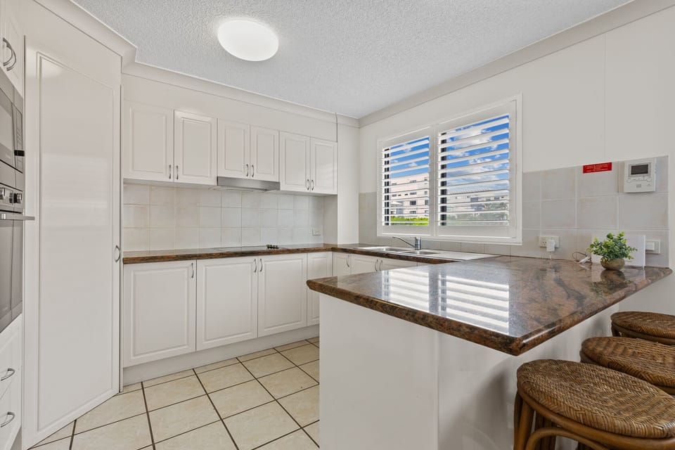Family Apartment | Private kitchen | Full-size fridge, microwave, oven, stovetop