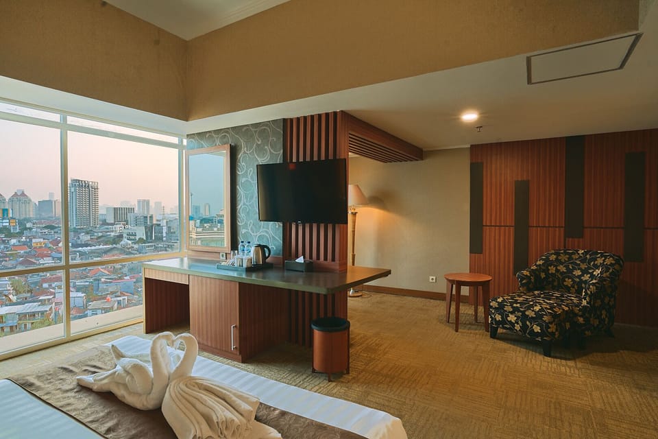 Executive Room | Premium bedding, minibar, desk, free WiFi