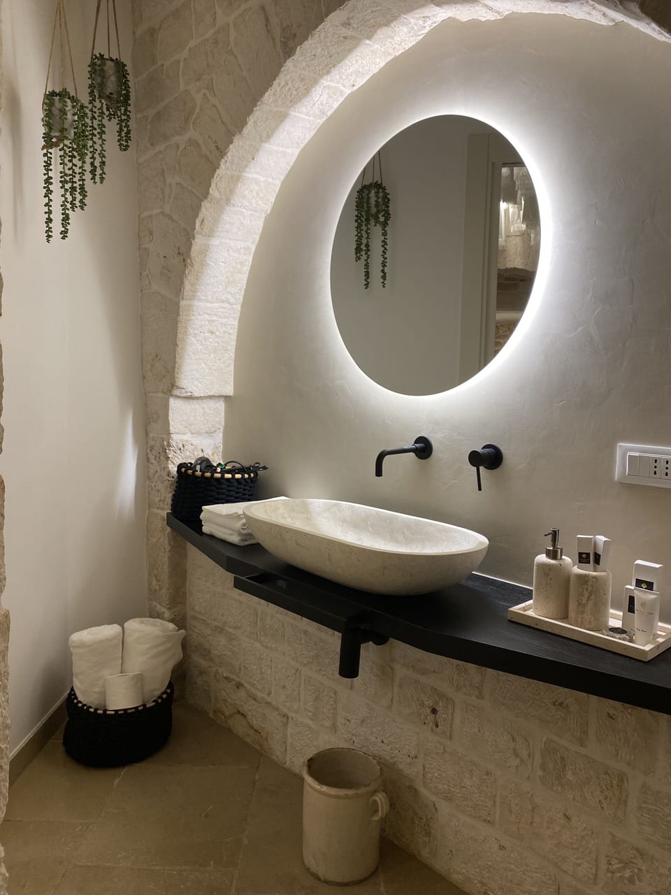 Luxury Suite | Bathroom | Bathrobes, slippers