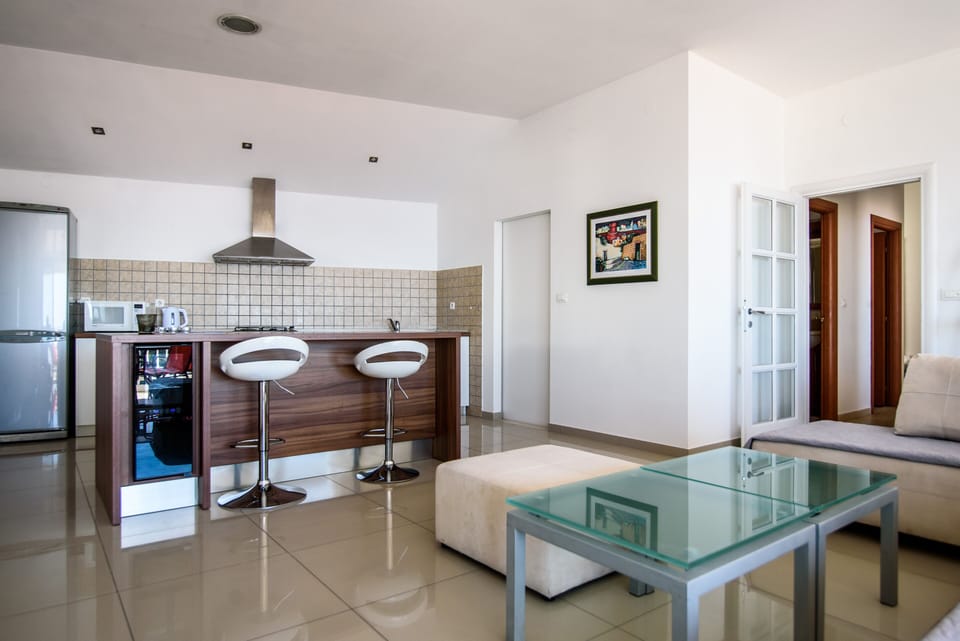 Panoramic Apartment | Living area | 81-cm TV with cable channels