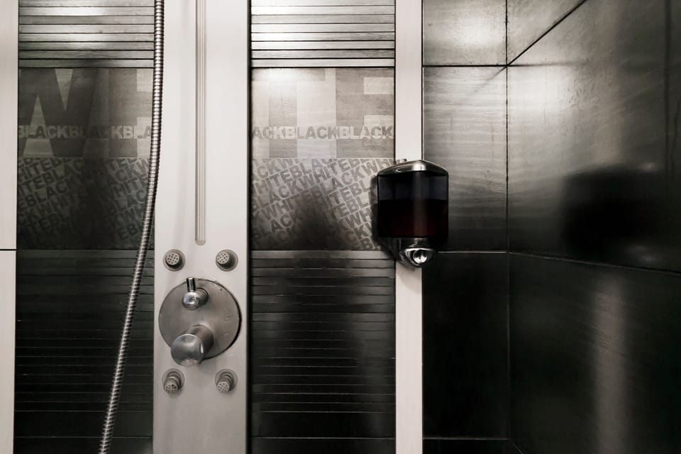 Standard Room | Bathroom | Shower, hair dryer, bidet, towels