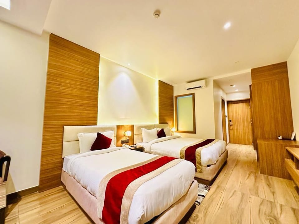 Deluxe Twin Room | Premium bedding, individually furnished, desk, laptop workspace