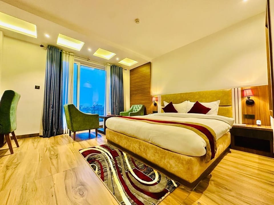 Deluxe Twin Room | Premium bedding, individually furnished, desk, laptop workspace