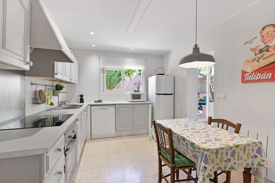 Chalet, 4 Bedrooms | Private kitchen | Highchair