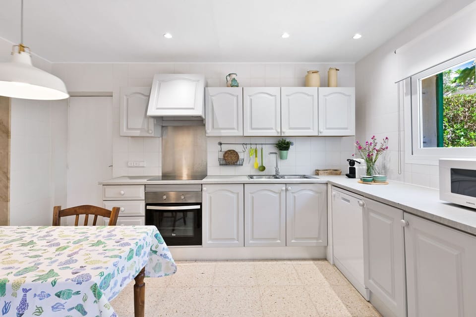 Chalet, 4 Bedrooms | Private kitchen | Highchair