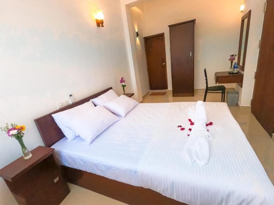 Economy Double Room | Desk, soundproofing, iron/ironing board, free WiFi