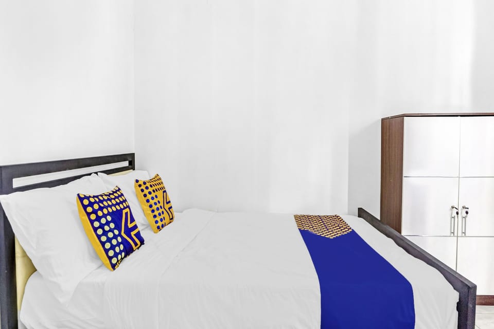 Economy Double Room | Laptop workspace, free WiFi, bed sheets