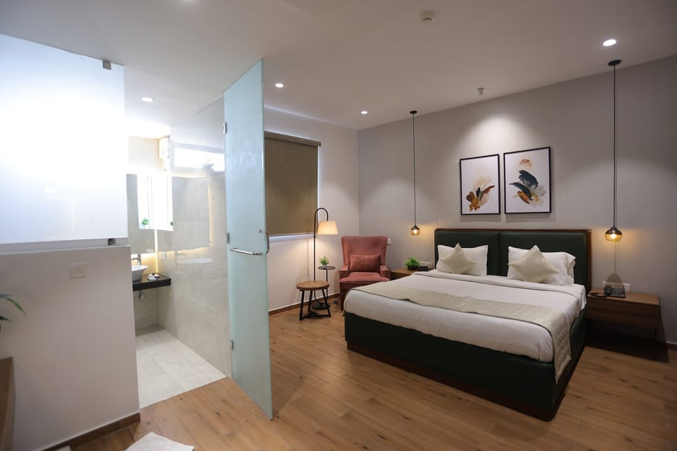 1 bedroom, memory foam beds, desk, soundproofing