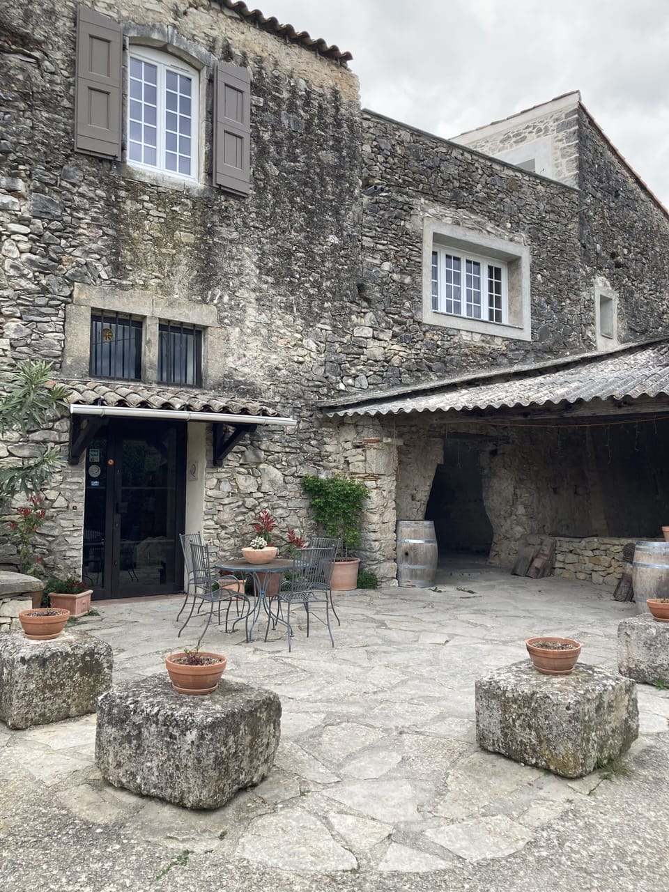 The courtyard with the estate shop