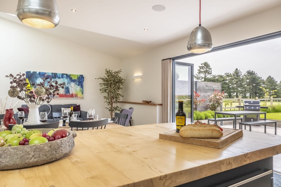 Ground floor: Open up the kitchen to enjoy the outdoor dining