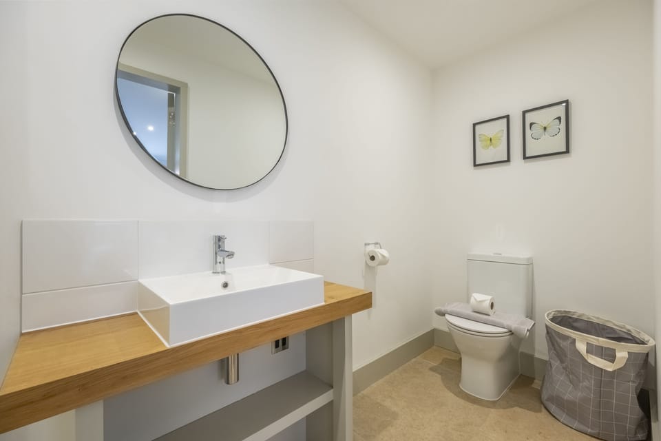 Ground floor: Bedroom three en-suite with walk-in shower