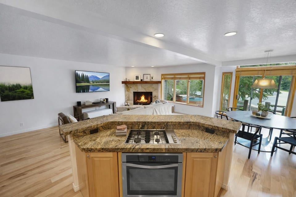 Condo, 2 Bedrooms | Private kitchen | Coffee/tea maker, fridge, oven, electric kettle