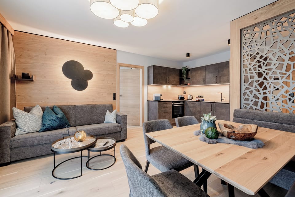 Family Apartment (incl. 130€ Cleaning Fee) | Living area | 110-cm Smart TV with cable channels