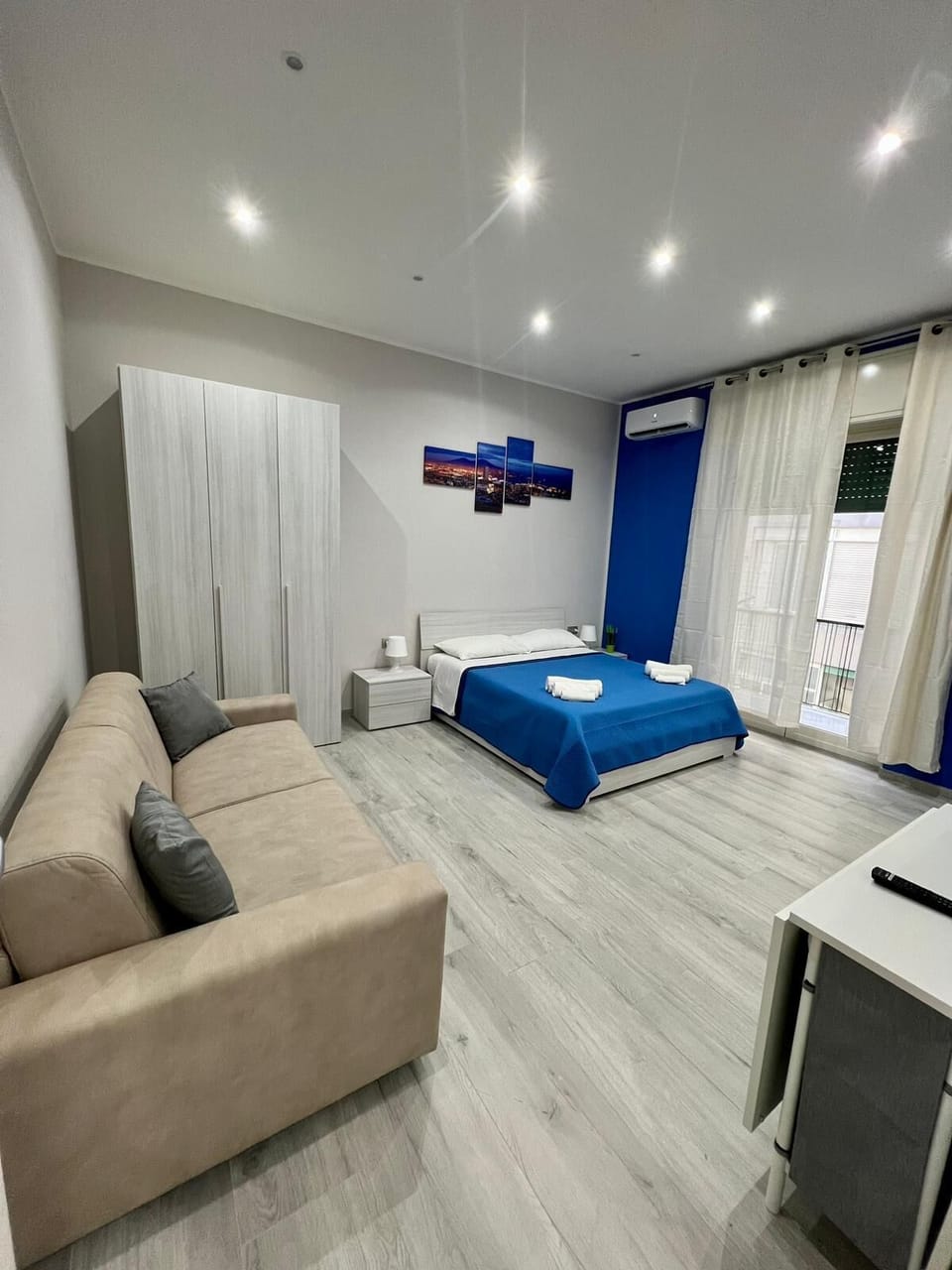 Minibar, in-room safe, individually furnished, free WiFi