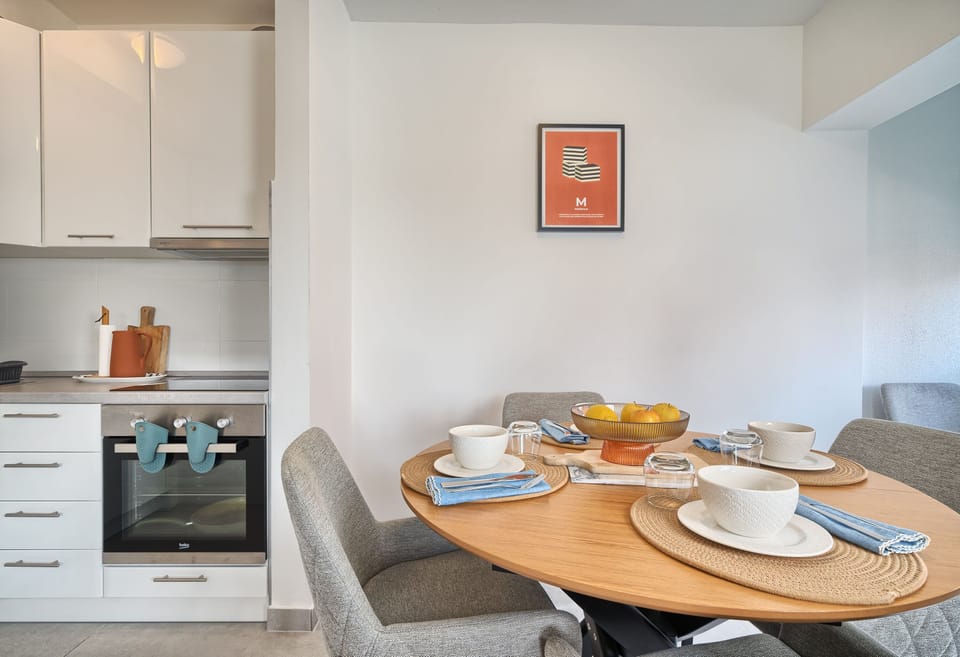 Kitchen & dining area