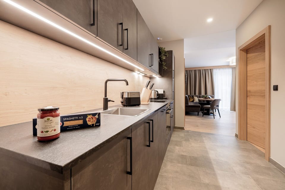 Family Apartment | Private kitchen | Full-size fridge, microwave, oven, stovetop