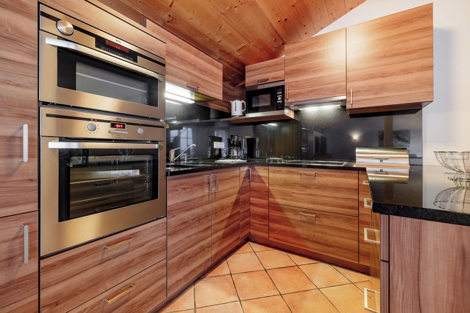 Panoramic Apartment, Mountain View | Private kitchen | Full-size fridge, microwave, oven, stovetop