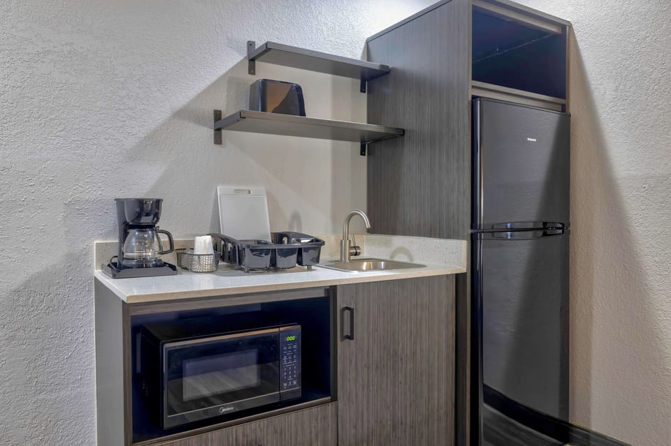 Fridge, microwave, stovetop
