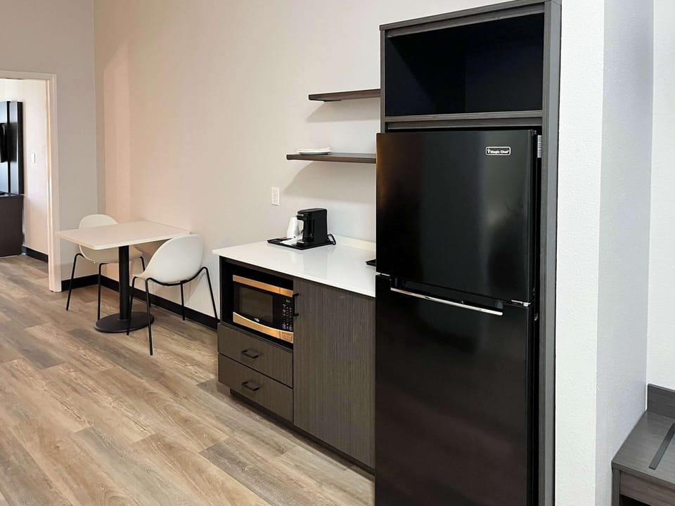 Full-size fridge, microwave, stovetop, dining tables