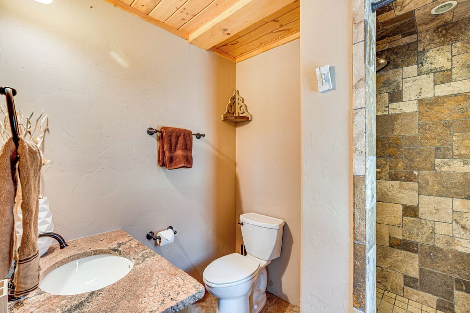 Full Bath | Towels | Hair Dryer | 1st Floor