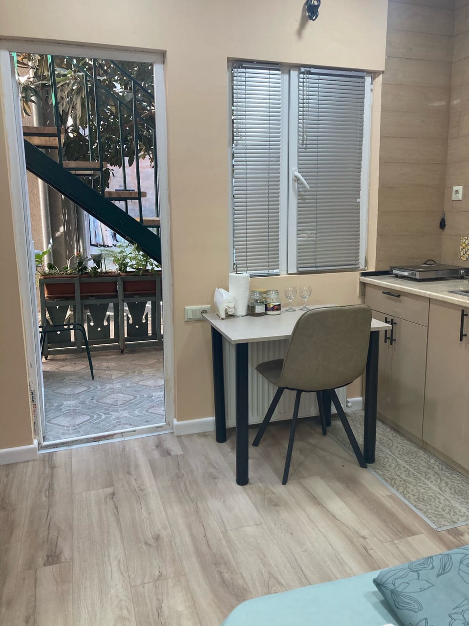 Economy Double Room | Private kitchen | Fridge, microwave, stovetop, electric kettle