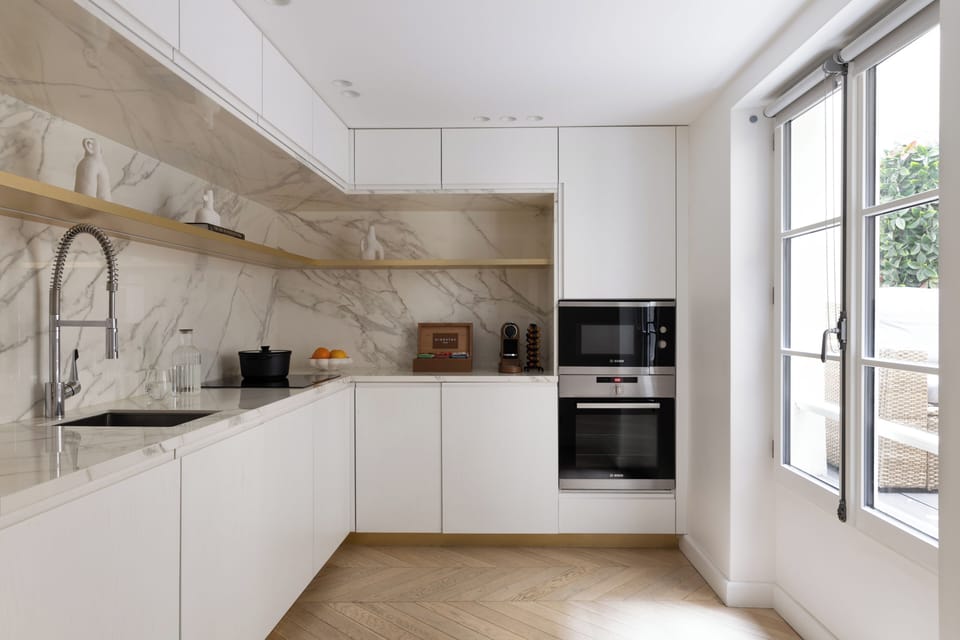 Saint Honoré VI | Private kitchenette | Full-size fridge, microwave, oven, stovetop