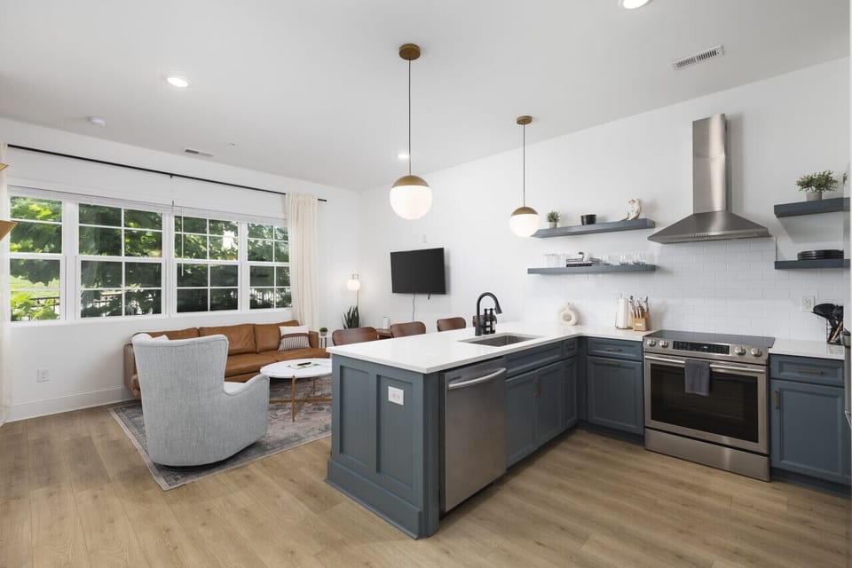 Fully-stocked kitchen with high-end appliances and seating for 4 at the kitchen counter.