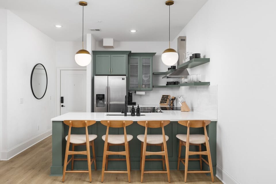 Fully-stocked kitchen for all your cooking needs, with comfortable seating for 4 at the counter.