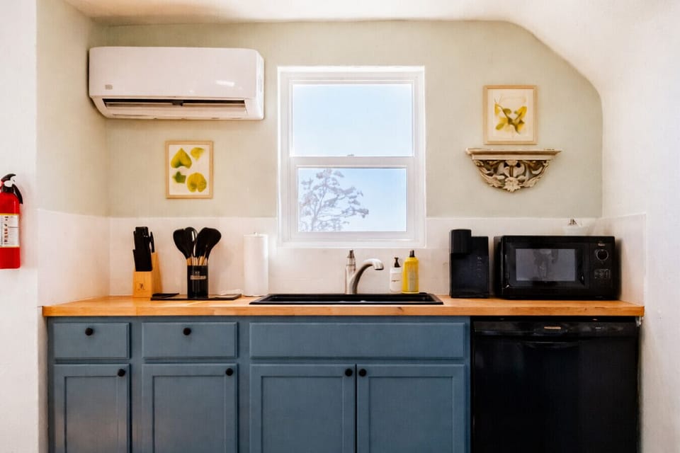 Kitchen sink and microwave