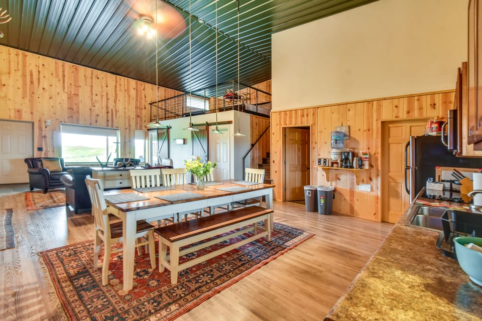 Interior | Open Floor Plan | Free WiFi