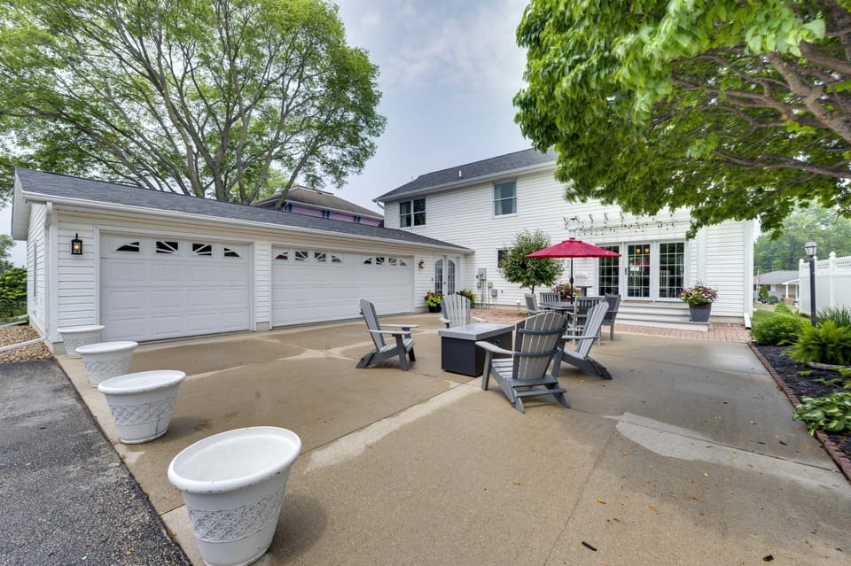 Private Patio | Gas Fire Pit | Gas Grill (Propane Not Provided)