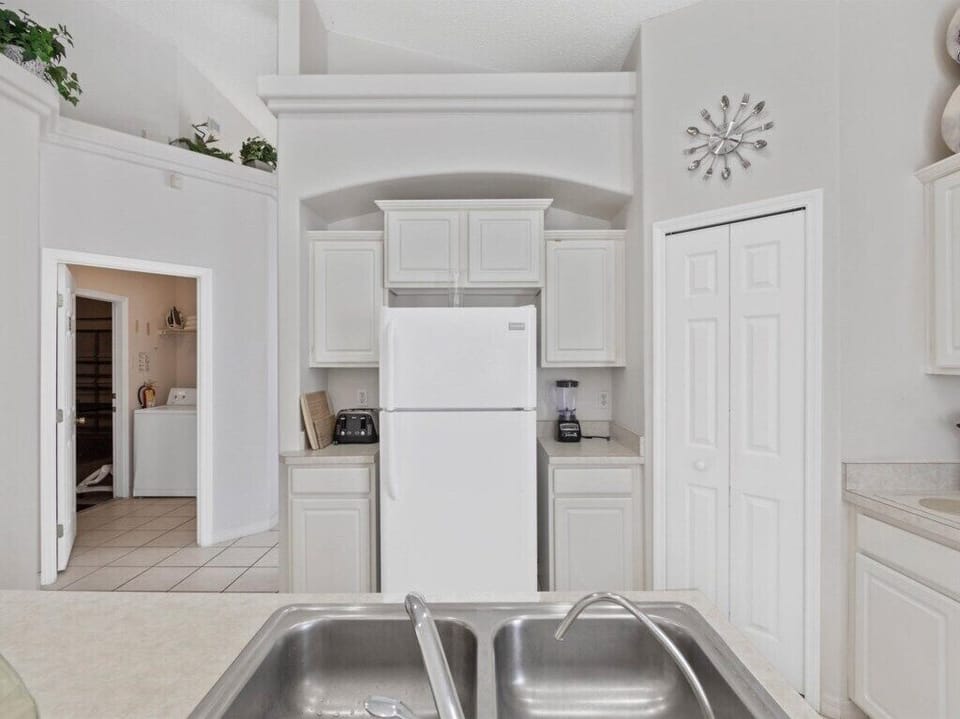 13-16728GlenbrookBlvd-13