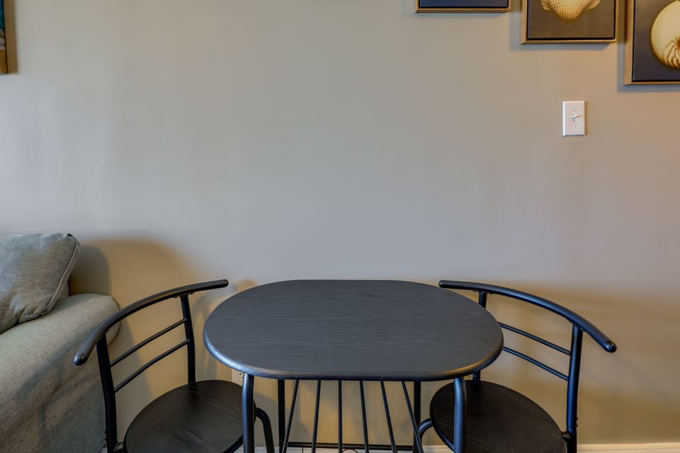 Dining Area | Dishware/Flatware
