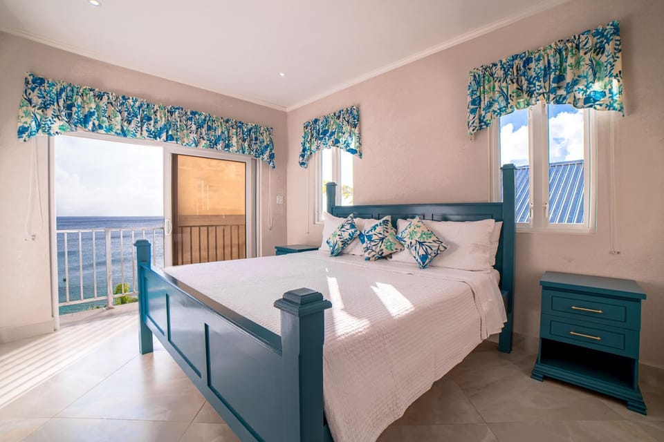 Villa Francoise- 4BR Beachfront Property w/ Pool (1961)