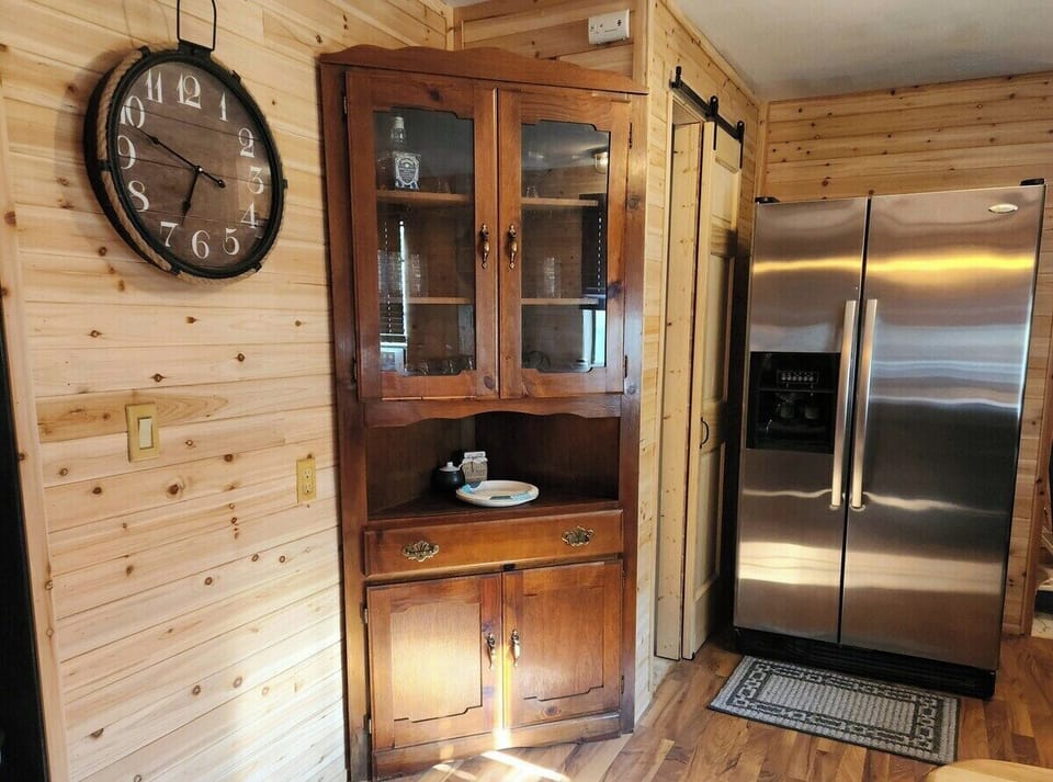 Drinkware hutch