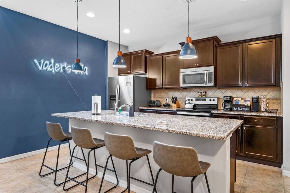Large kitchen island with seating for 4 people.