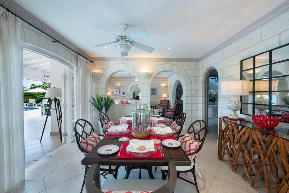 Sugar Hill-Fiddlesticks: Intimate setting for family dinners