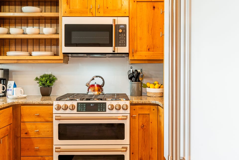 Enjoy baking with a double oven