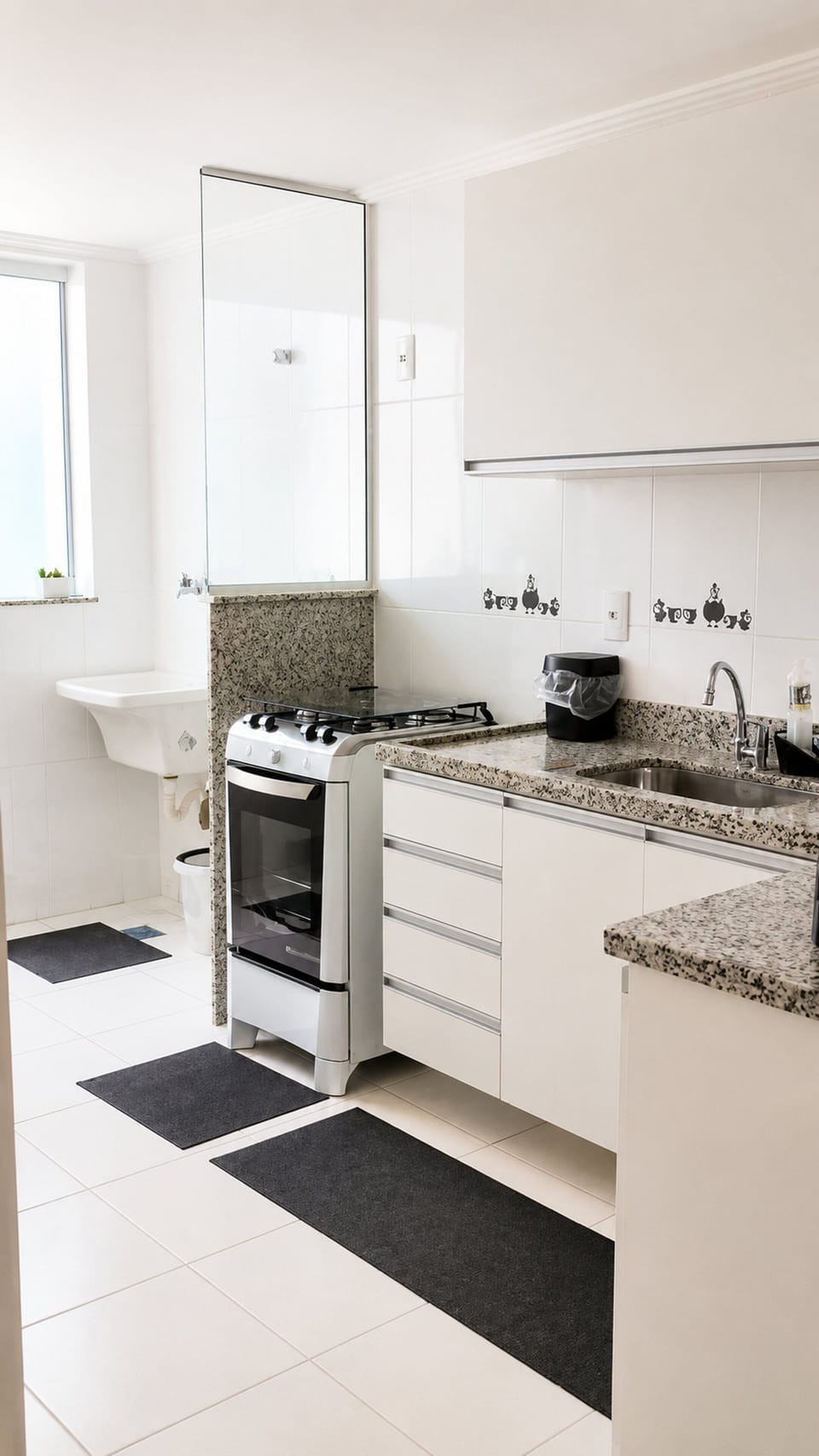 Basic Apartment | Private kitchen | Fridge, microwave, oven, toaster