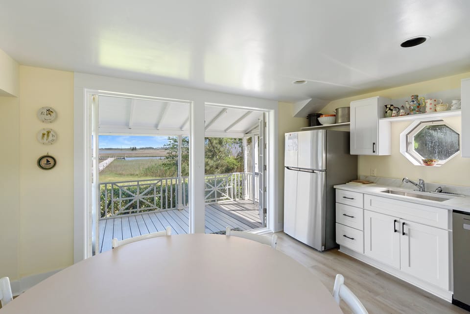 Dining Area - Kitchen