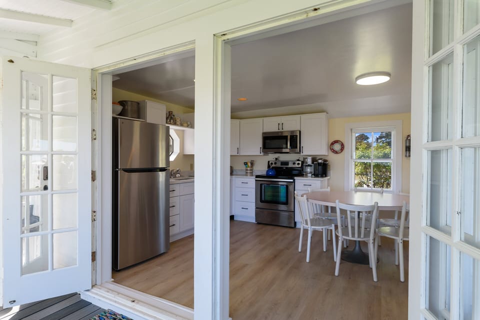 Dining Area - Kitchen