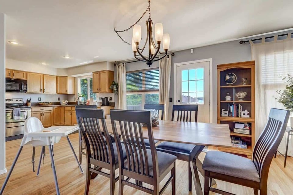 Family-Friendly Comfort! We've Got a High Chair Ready for Your Little One's Convenience.