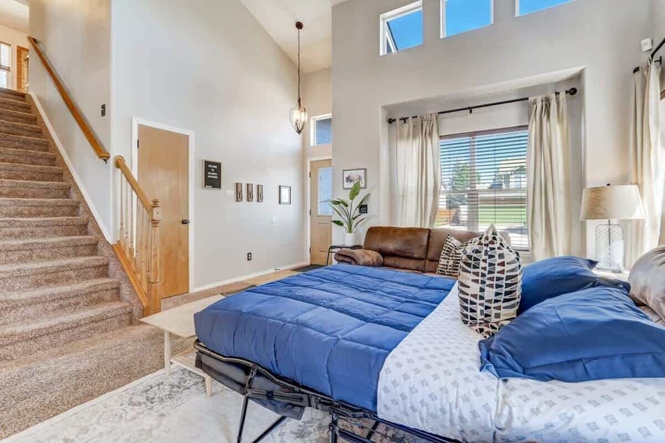 Convertible Comfort at Your Fingertips! Unwind, Lounge, or Get Lost in a Good Book on Our Ultra-Comfortable Sofa Bed.