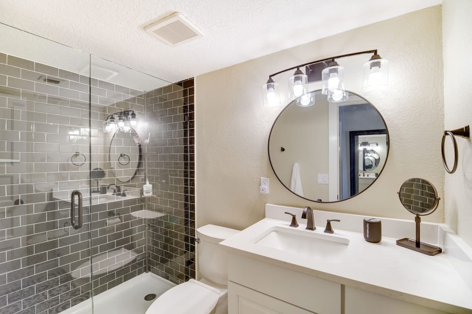 En-Suite Bathroom | Towels Provided | Complimentary Toiletries
