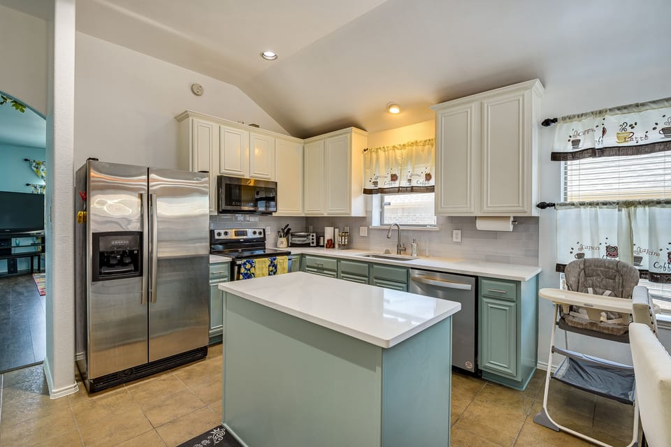 Fully Equipped Kitchen | Coffee Maker | Toaster Oven