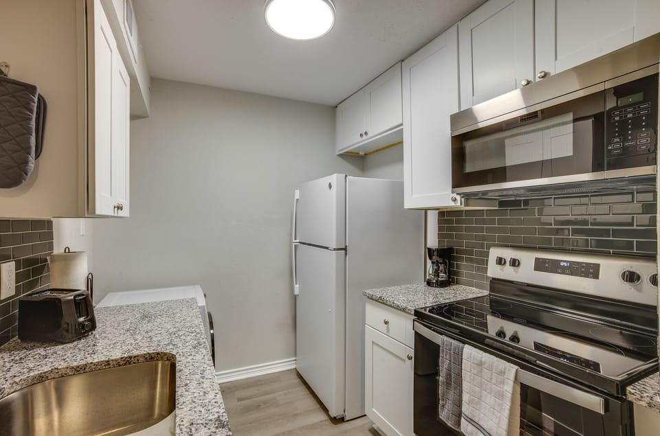 Kitchen | Cooking Basics | Coffee Maker | Paper Towels/Trash Bags Provided