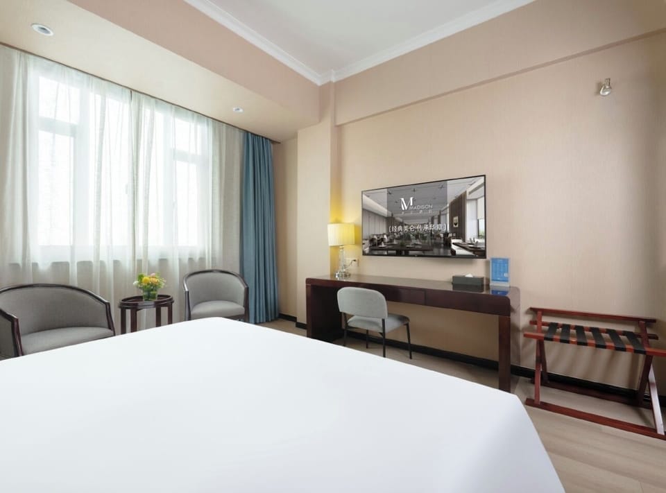 Superior Room | 1 bedroom, iron/ironing board, free WiFi, bed sheets