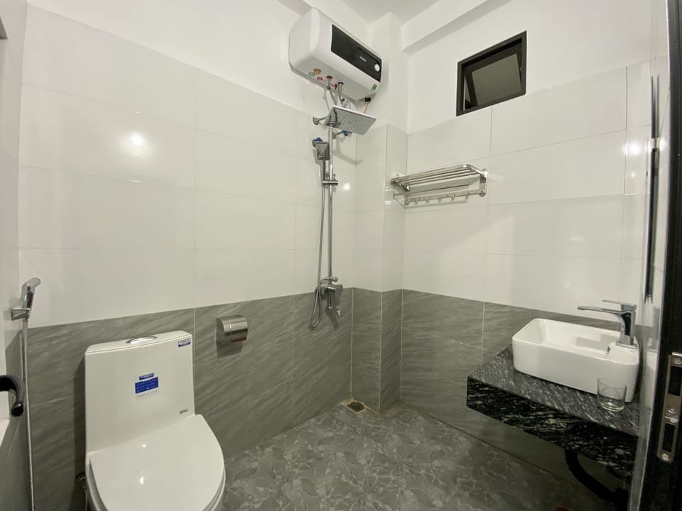 Superior Double Room | Bathroom | Designer toiletries, hair dryer, slippers, towels