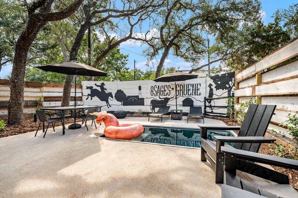 Barn Cottage plunge pool with outdoor seating