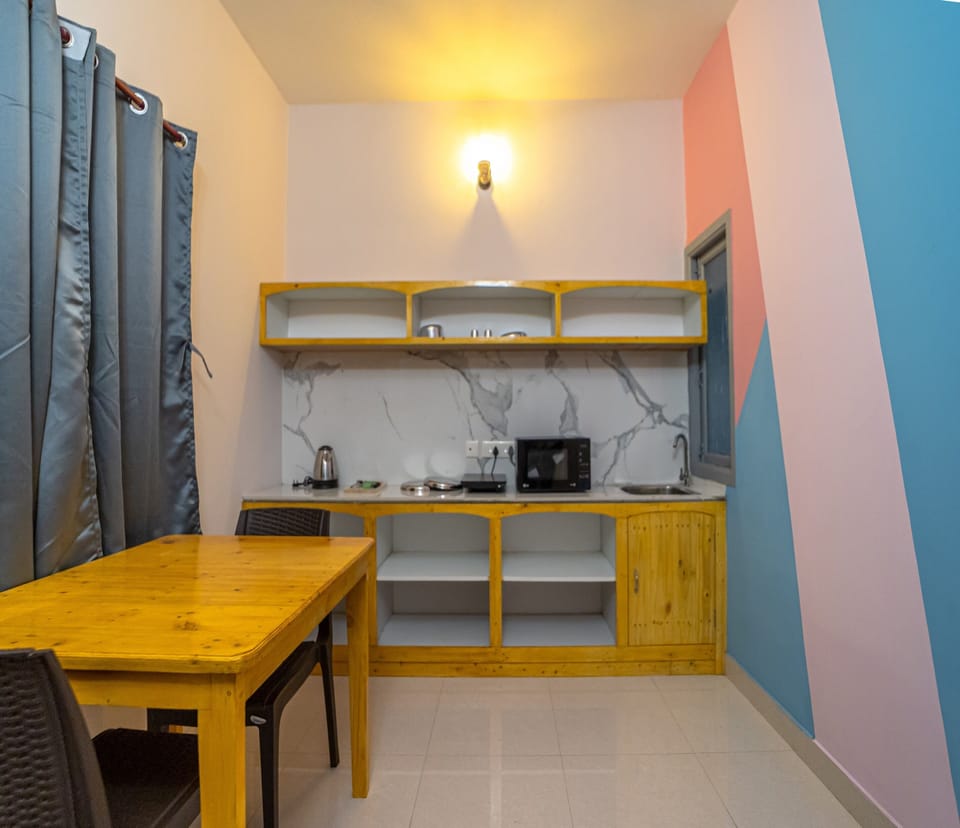 Egyptian cotton sheets, premium bedding, desk, WiFi